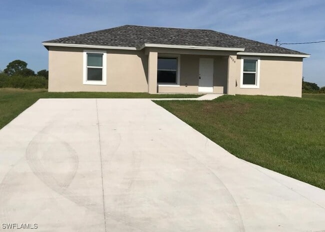 9029 S Indio Cir in La Belle, FL - Building Photo - Building Photo