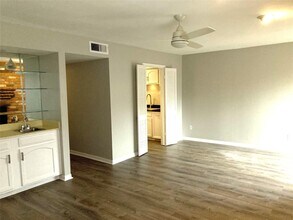 10282 Briar Forest Dr in Houston, TX - Building Photo - Building Photo