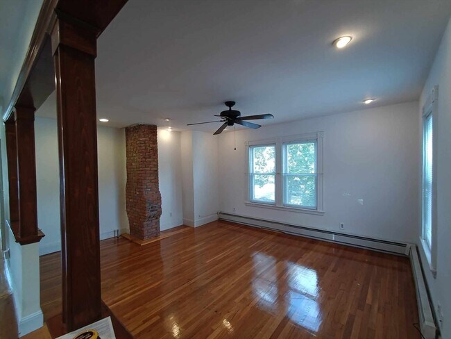 7 Kenneth St, Unit 2 in Boston, MA - Building Photo - Building Photo