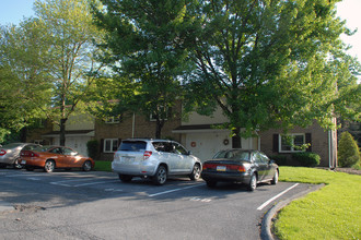 Fulton House in Ephrata, PA - Foto de edificio - Building Photo