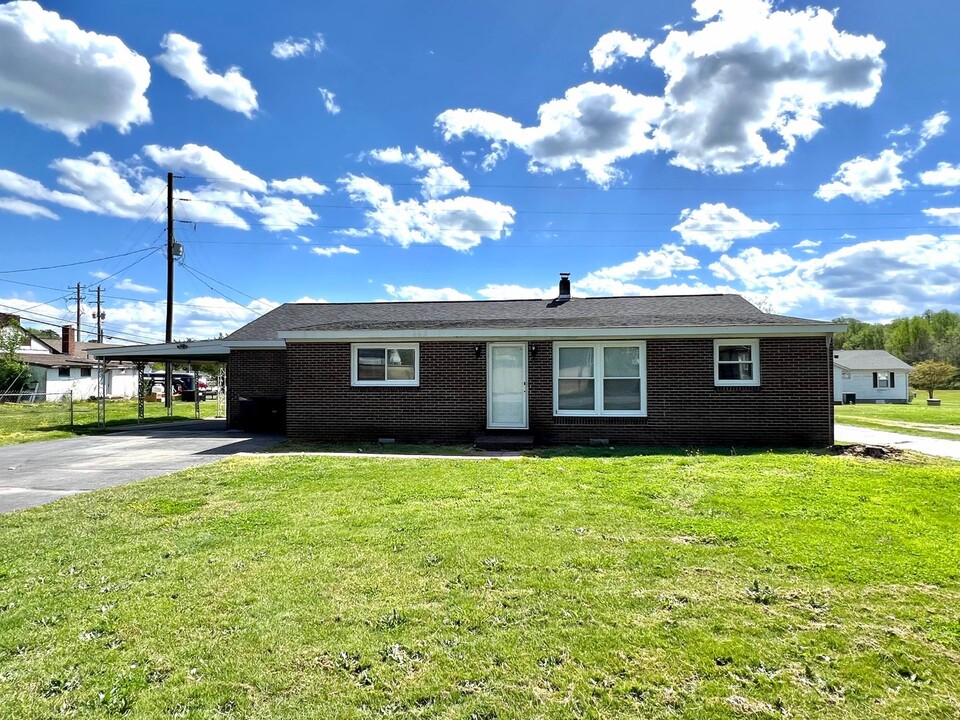 849 2nd St in Emporia, VA - Building Photo