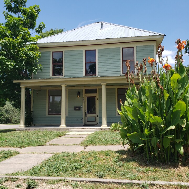 820 Porter St in Taylor, TX - Foto de edificio