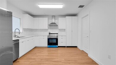 18390 SW 103rd Ct in Miami, FL - Building Photo - Building Photo