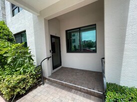 4700 NW 84th Ave in Doral, FL - Building Photo