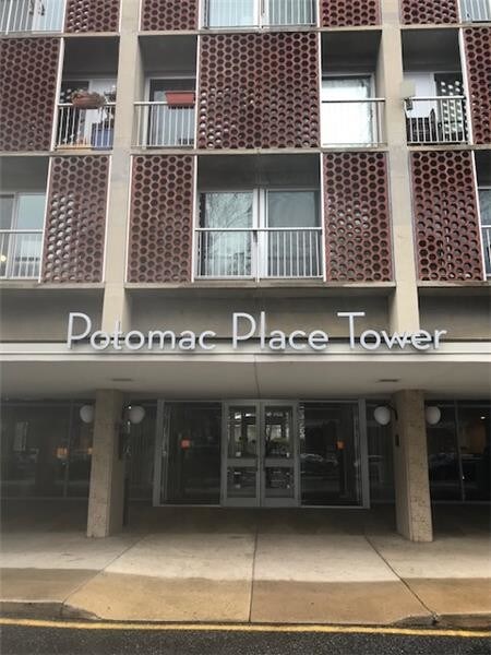 800 4th St SW-Unit -N422 in Washington, DC - Building Photo - Building Photo