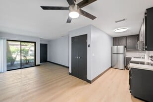 2822 N Auburn Ct in Palm Springs, CA - Building Photo