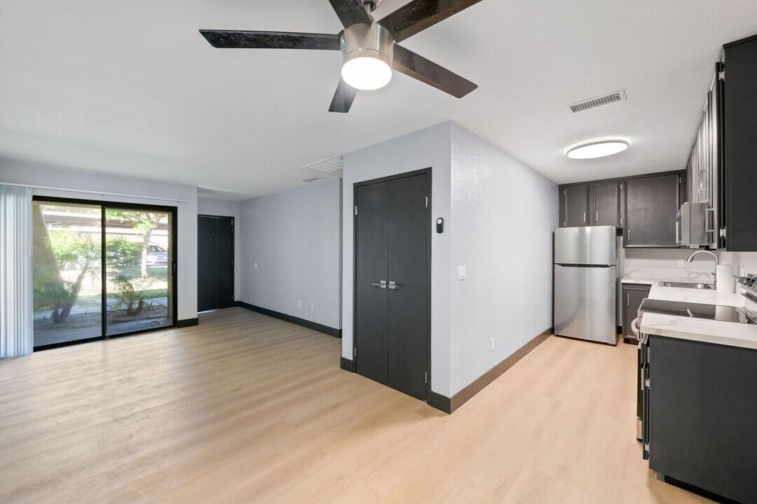 2822 N Auburn Ct in Palm Springs, CA - Building Photo
