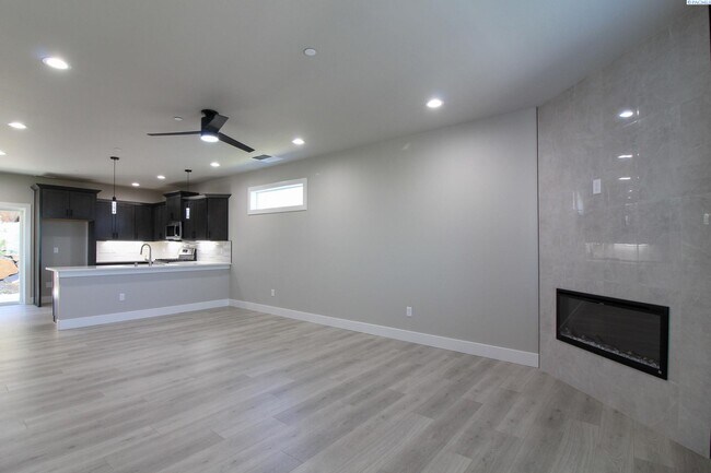 735 Rio Vis Lp in Richland, WA - Building Photo - Building Photo