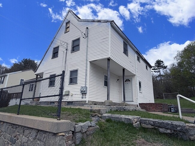 79 N Main St in Bellingham, MA - Building Photo - Building Photo