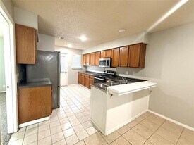 1021 Vera Ct in Irving, TX - Building Photo