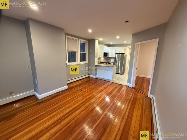 202 Maverick St, Unit 2R in Boston, MA - Foto de edificio - Building Photo