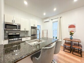 2129 Pine St in Philadelphia, PA - Building Photo - Building Photo