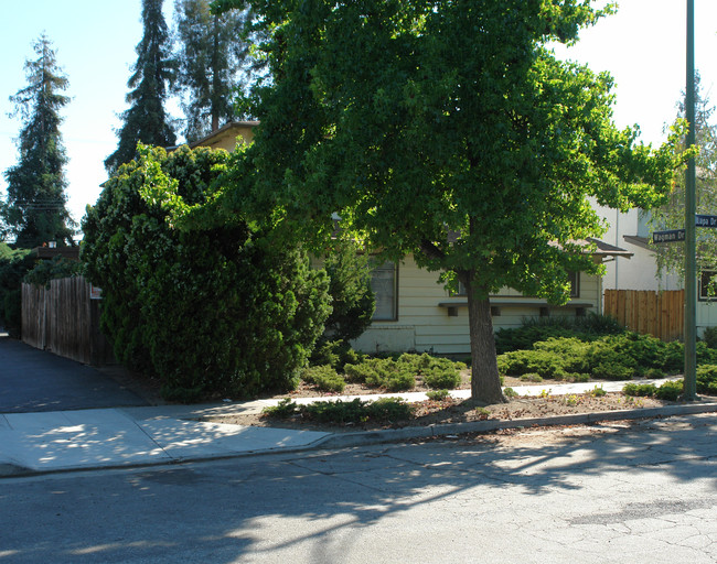 5101 Lapa Drive in San Jose, CA - Foto de edificio - Building Photo