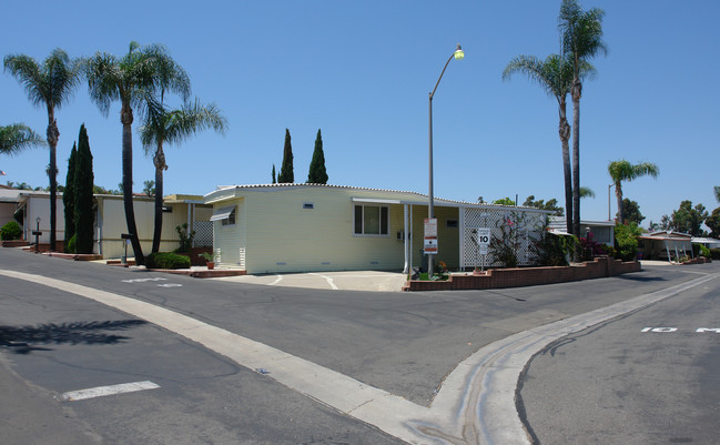 245 W Bobier Dr in Vista, CA - Building Photo - Building Photo