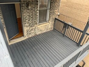 900 N Ashland Ave, Unit 1B in Chicago, IL - Building Photo - Building Photo