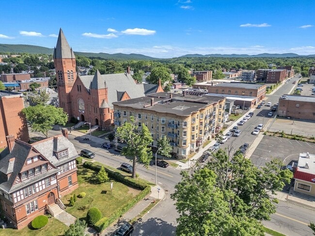 173 Elm St in Holyoke, MA - Building Photo - Building Photo