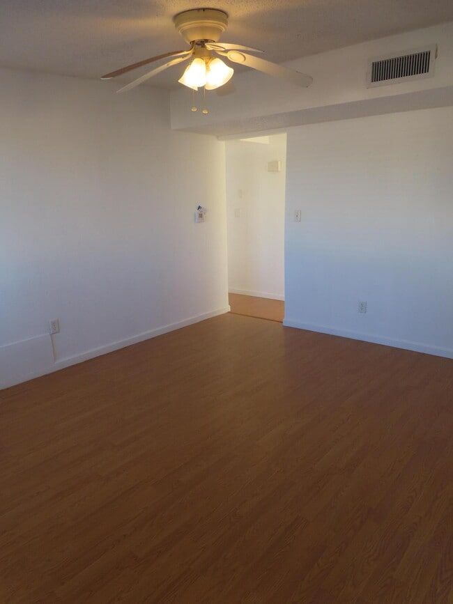 10052 Kenworthy St in El Paso, TX - Building Photo - Building Photo