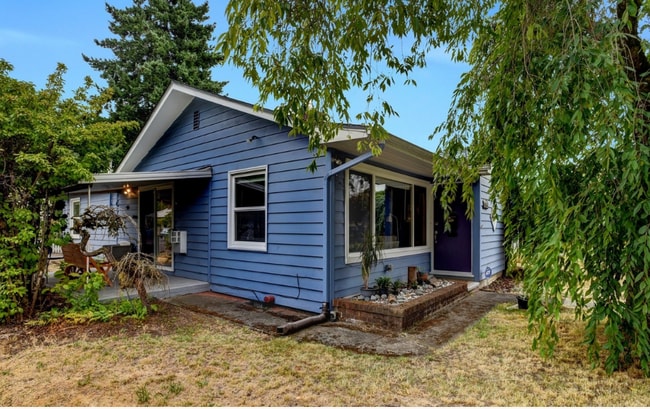 4006 SE 74th Ave in Portland, OR - Building Photo - Building Photo