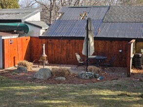 284 School St, Unit 1 in Whitman, MA - Building Photo - Building Photo