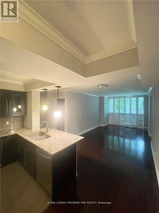 18-218 William Carson Crescent in Toronto, ON - Building Photo - Building Photo