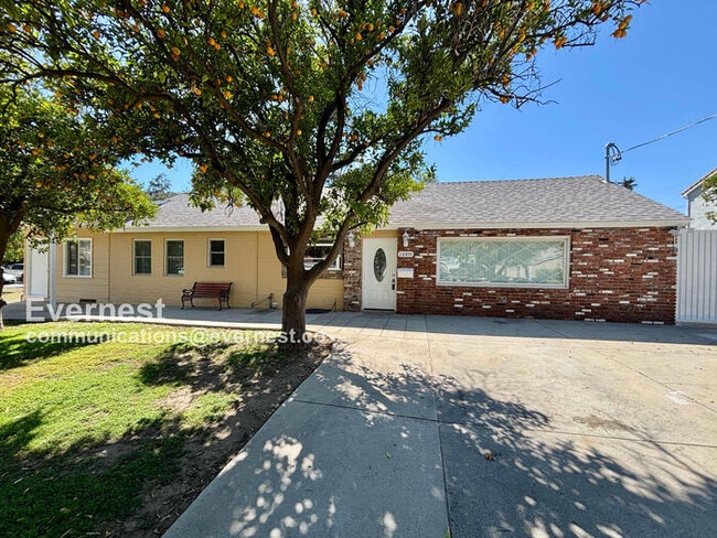property at 11005 Shoshone Ave