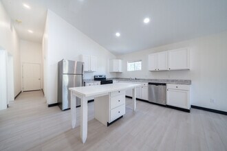 2935 E Maplewood Dr, Unit #1 in Wichita, KS - Building Photo - Building Photo