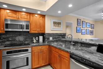 5077 NW 7th St, Unit 1202 in Miami, FL - Building Photo - Building Photo