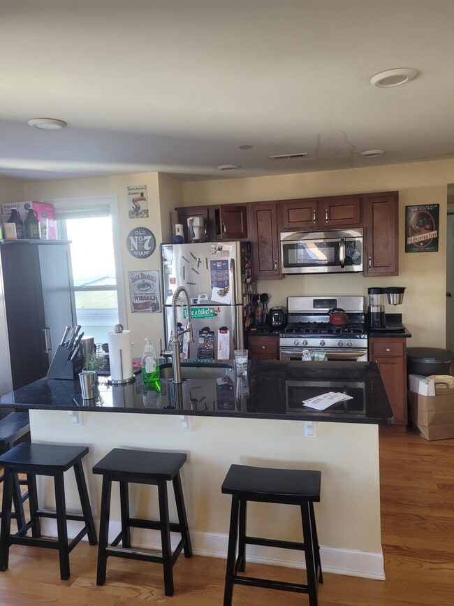 10 Jay St, Unit 3 in Somerville, MA - Foto de edificio - Building Photo