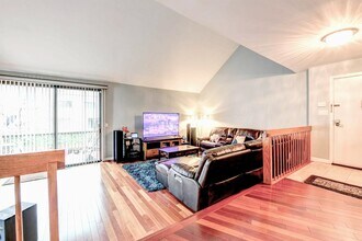 572 Sanderling Ct in Secaucus, NJ - Building Photo - Building Photo