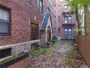 1 Hillside Ave, Unit 1A in Great Neck, NY - Building Photo - Building Photo