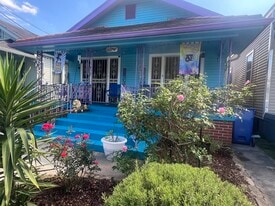 2424 Lapeyrouse St, Unit Studio apartment in New Orleans, LA - Building Photo
