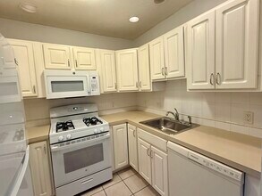 111 W 8th St, Unit 1Q in Boston, MA - Building Photo - Building Photo