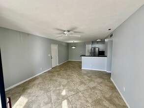 13631 Eagle Ridge Dr, Unit 211 in Ft. Myers, FL - Building Photo - Building Photo
