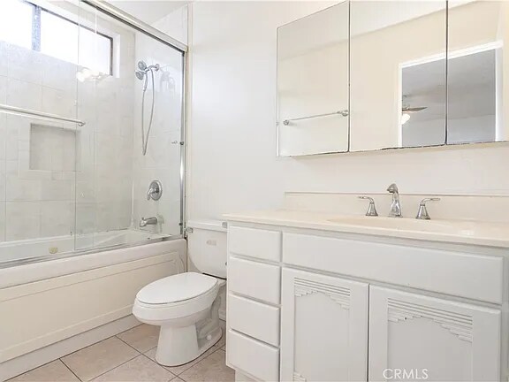 18433 Hatteras St in Los Angeles, CA - Building Photo