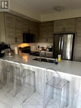 18 Gerry Henry Ln in Clarington, ON - Building Photo - Building Photo
