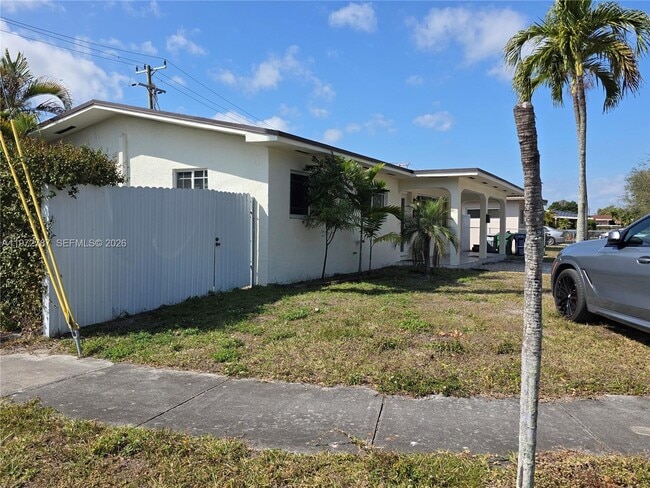 6240 NW 114th St in Hialeah, FL - Building Photo - Building Photo