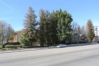 Topanga Townhomes in Chatsworth, CA - Building Photo - Building Photo