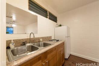 242 Ka?iulani Ave in Honolulu, HI - Building Photo - Building Photo