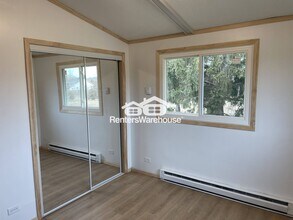 684 Baker Rd in Hudson, WI - Foto de edificio - Building Photo