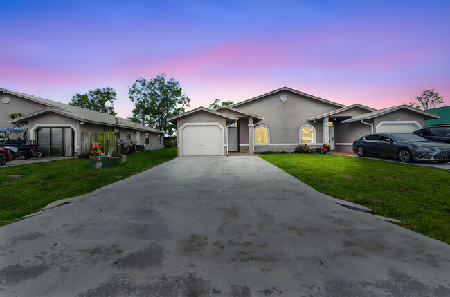 4777 SE Salvatori Rd in Stuart, FL - Foto de edificio - Building Photo