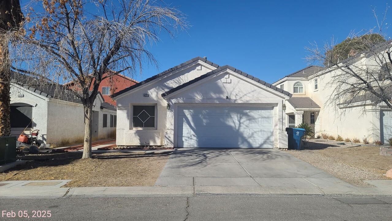 4333 Coyote Crest Ct in Las Vegas, NV - Building Photo