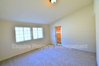 2075 Blackberry Cir in Oxnard, CA - Building Photo - Building Photo