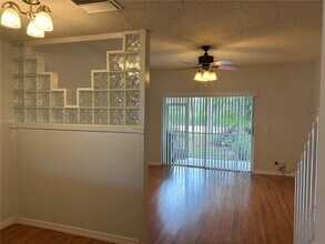 11030 Tarpon Bay Ct in Tamarac, FL - Foto de edificio - Building Photo