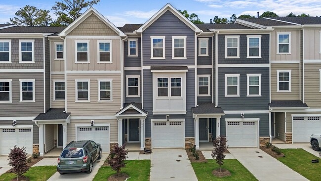 406 Deercroft Dr in Apex, NC - Building Photo - Building Photo