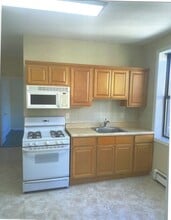 102 W 49th St, Unit 6 in Bayonne, NJ - Building Photo - Building Photo