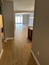 20205 Merry Oak Ave in Tampa, FL - Foto de edificio - Building Photo
