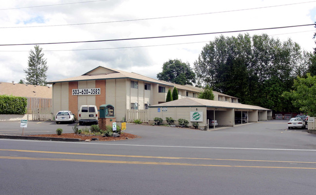 Edgewood Manor in Tigard, OR - Building Photo - Building Photo