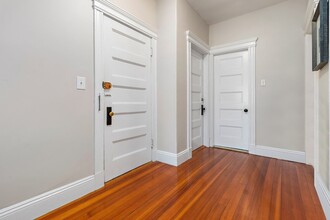 1805 Beacon St, Unit 2 in Brookline, MA - Building Photo - Building Photo