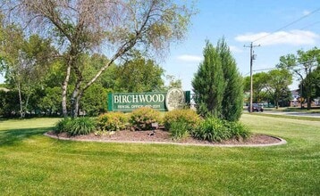 Birchwood Apartments in Green Bay, WI - Foto de edificio - Building Photo