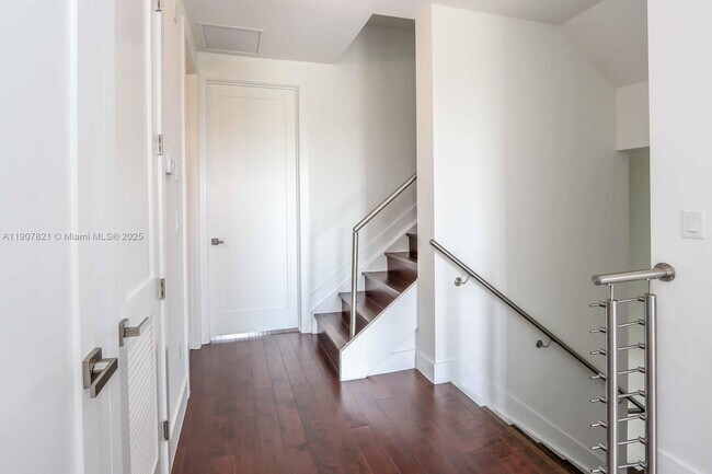 9115 NW 33rd St in Doral, FL - Building Photo - Building Photo